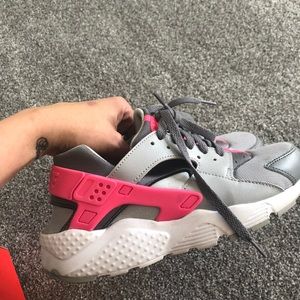 Nike huarache run 5.5 kids/7.5 women